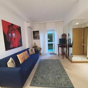 Apartmán In Mc Center, 5min Walk To Casino & The Port And 1min From Underground Train Station